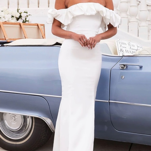 White ruffle off shoulder gown - Picture 5 of 9